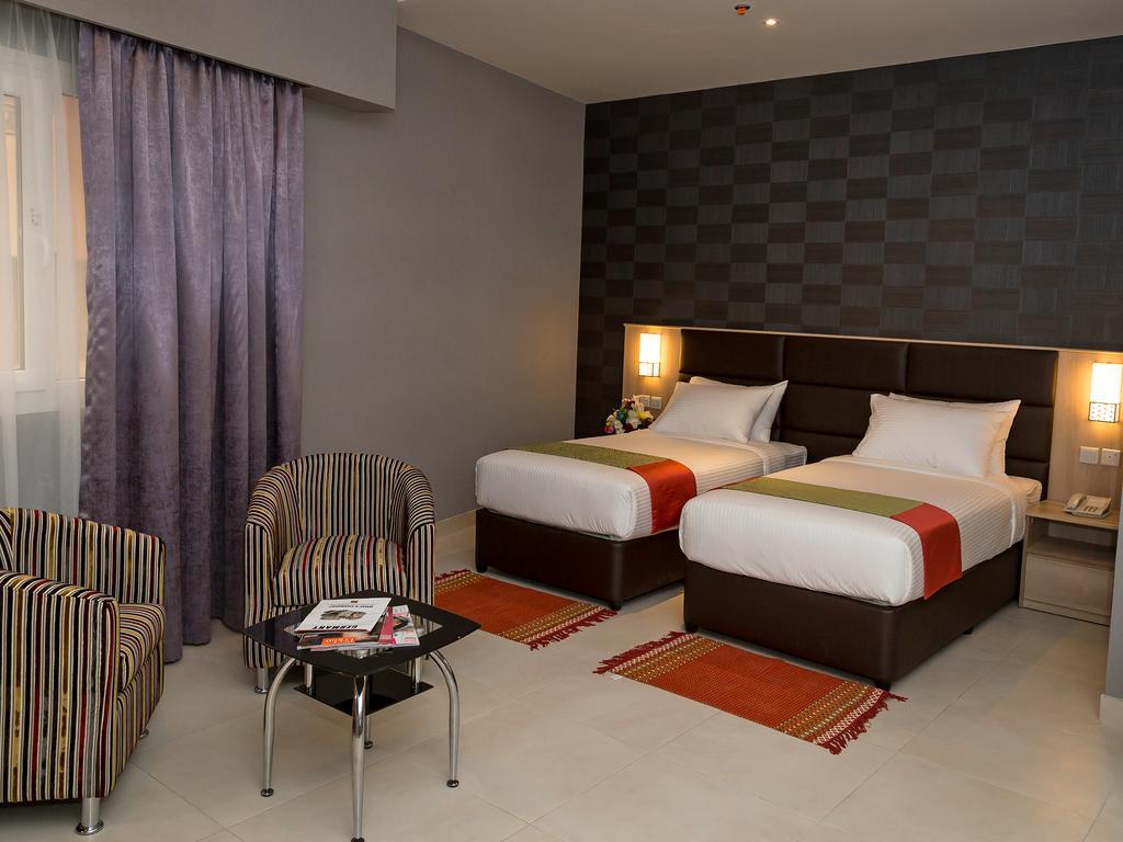 Florida Square Hotel Dubai Bagian luar foto