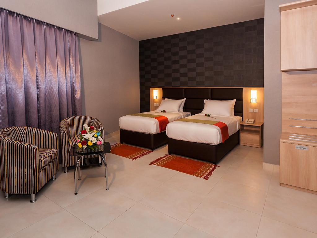 Florida Square Hotel Dubai Bagian luar foto