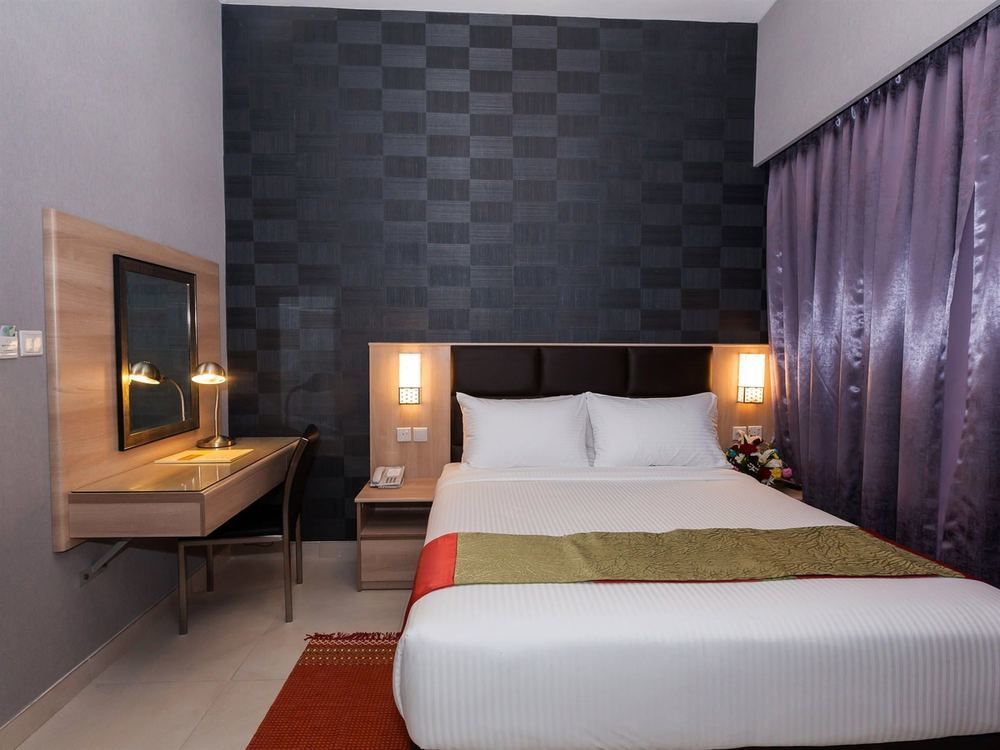 Florida Square Hotel Dubai Bagian luar foto