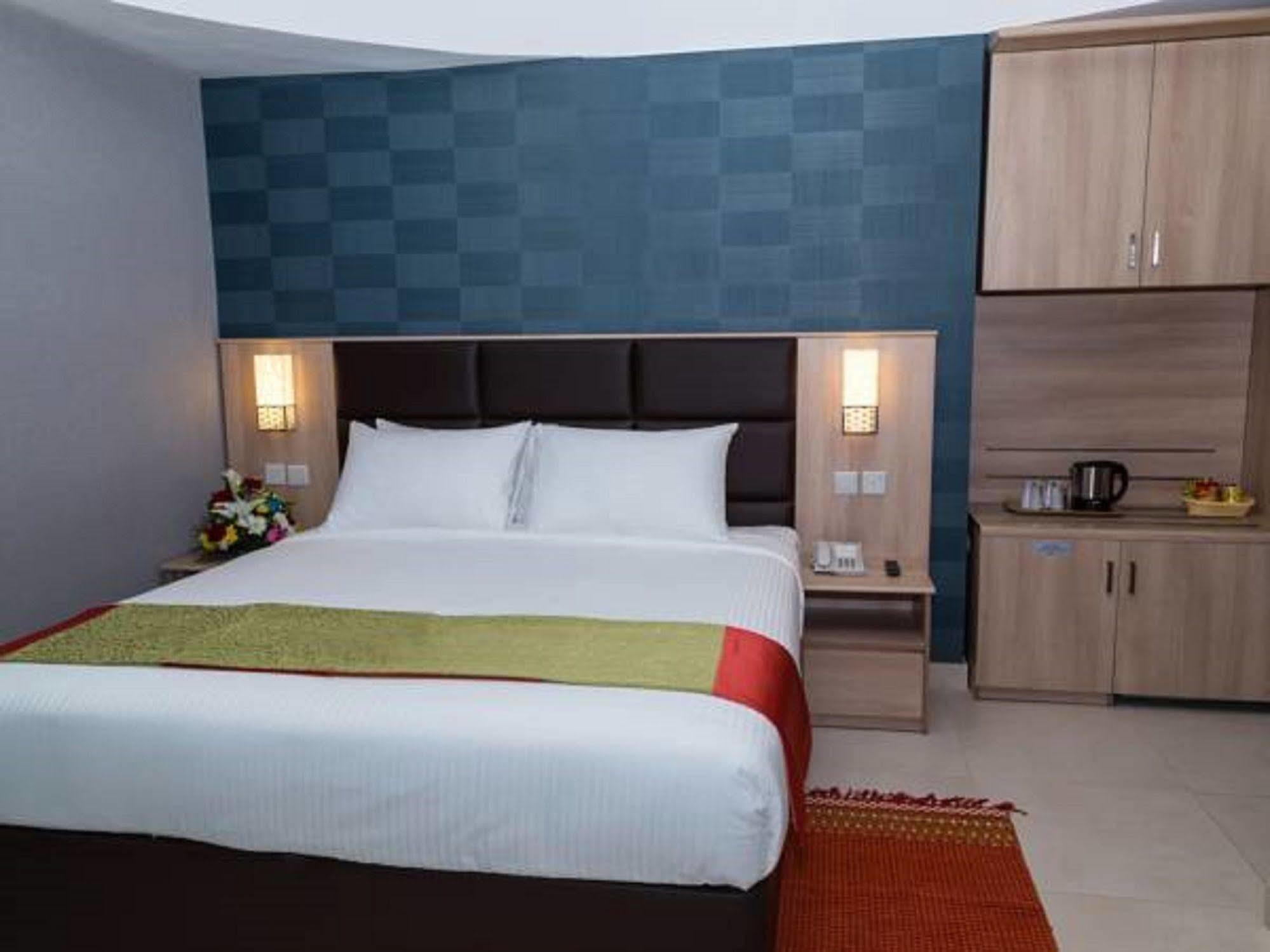 Florida Square Hotel Dubai Bagian luar foto
